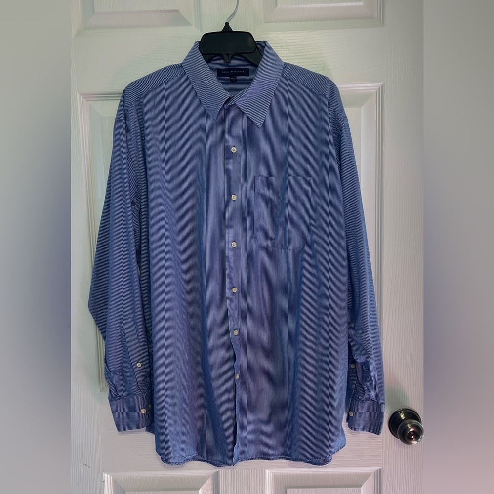 Tommy Hilfiger mens X-Large button down dress shirt blue and white pinst…